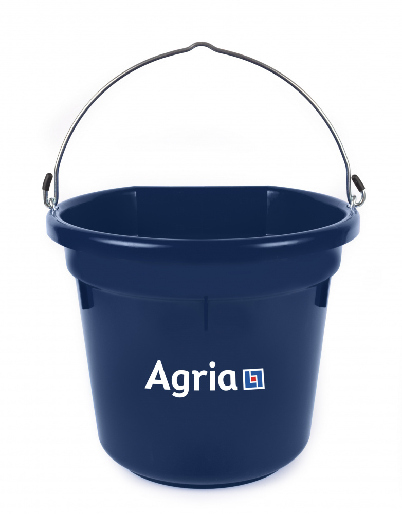 Futtereimer f�r Pferde mit flacher Seite.